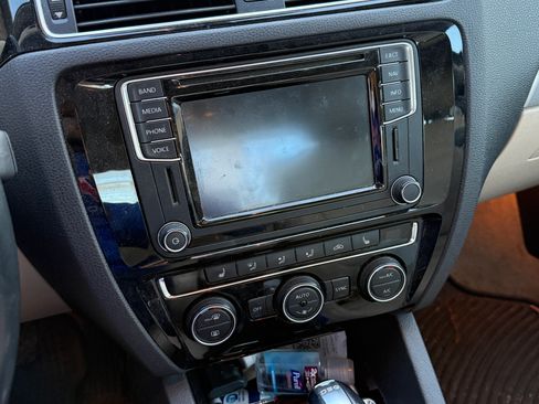 Used 2016 Volkswagen Jetta SEL Premium image 6