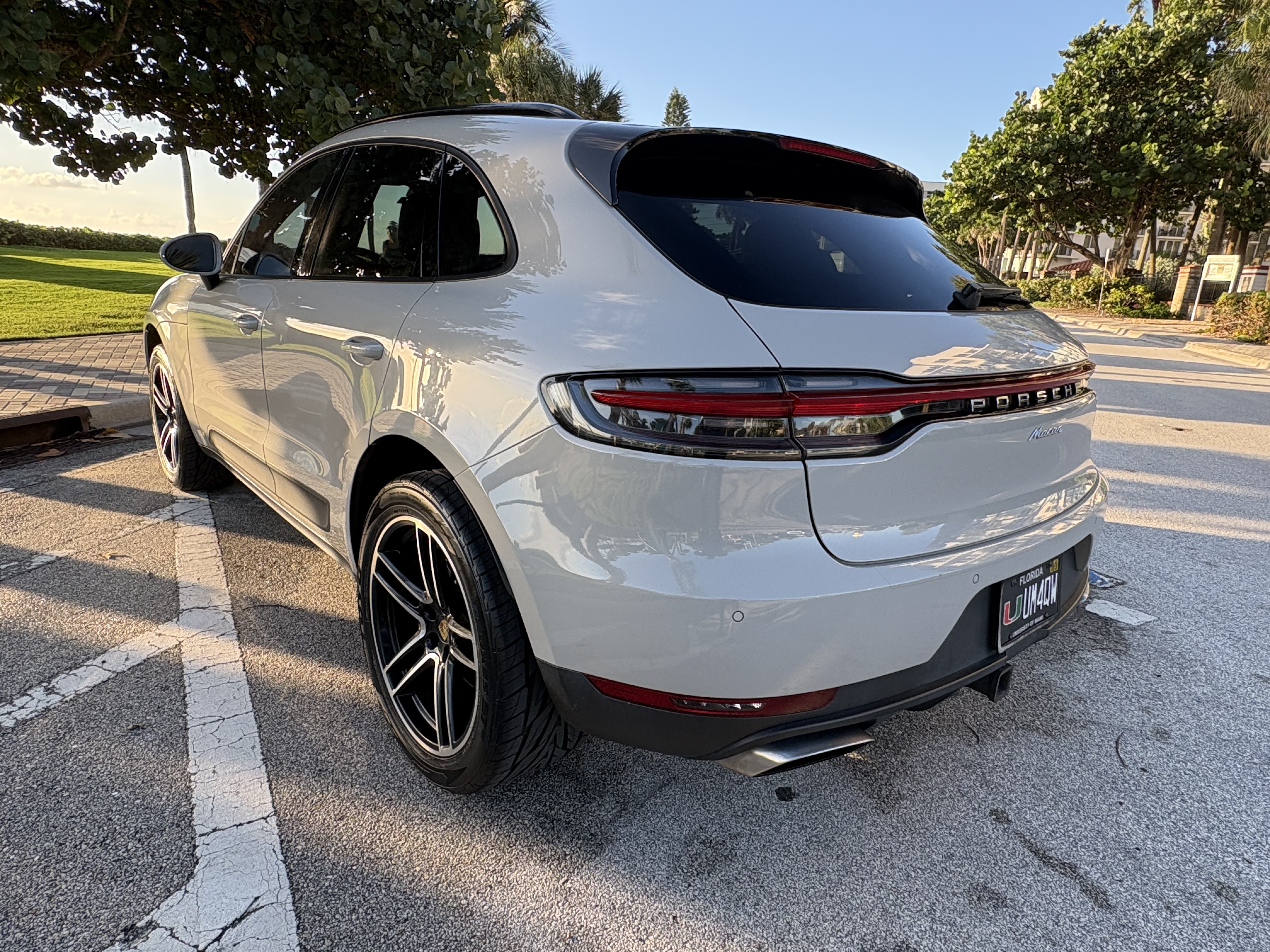 Used 2019 Porsche Macan AWD/4WD image 2