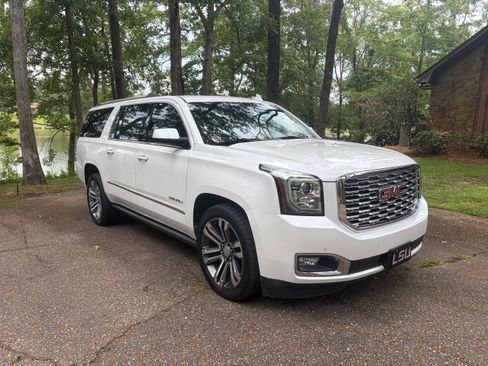 Used 2018 GMC Yukon XL Denali w/ Denali Ultimate Package AWD/4WD image 4