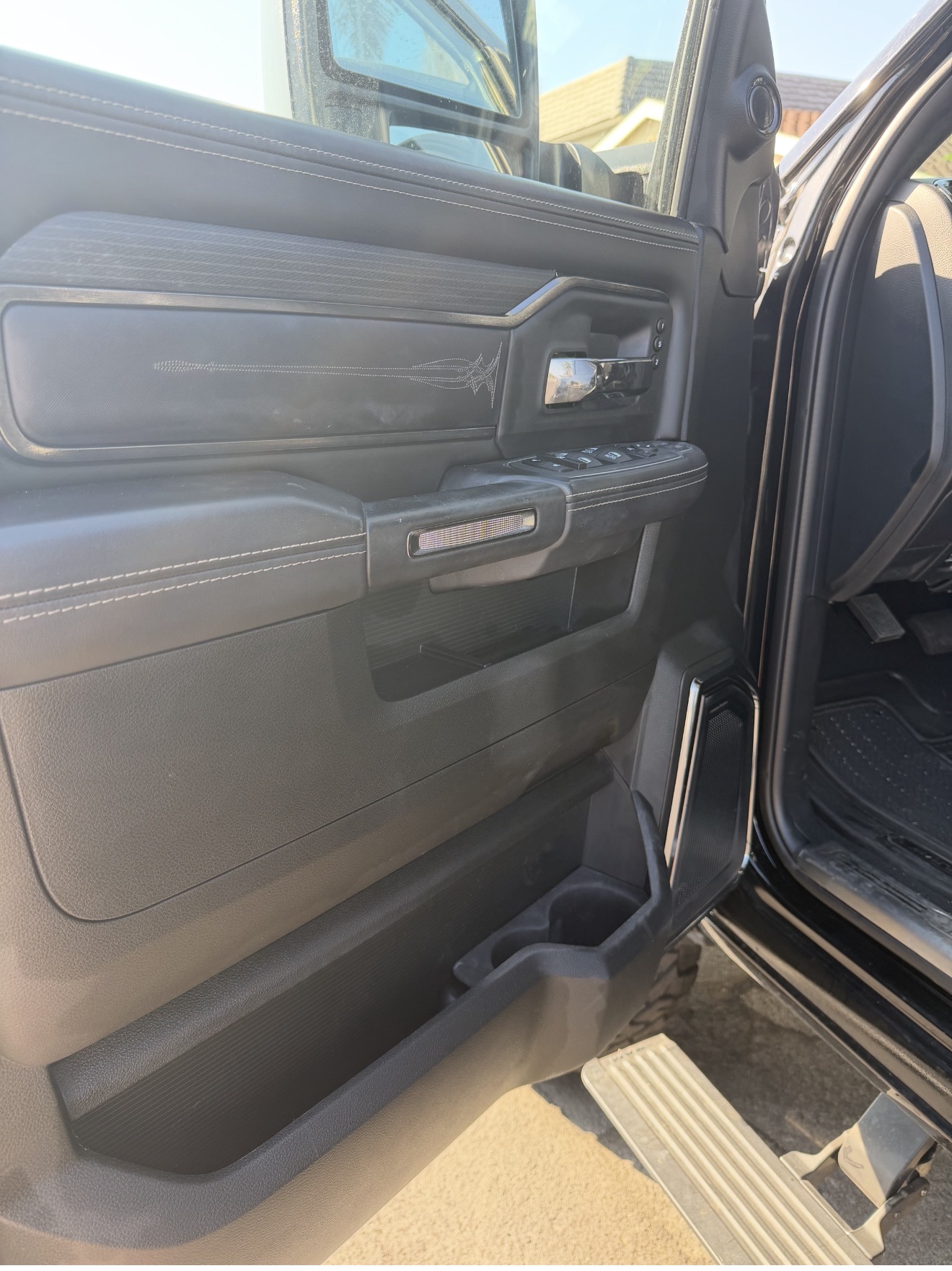 Used 2024 RAM 3500 Limited w/ Night Edition AWD/4WD image 8
