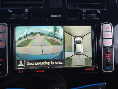 Used 2014 Nissan Leaf SL w/ Premium Package image 5