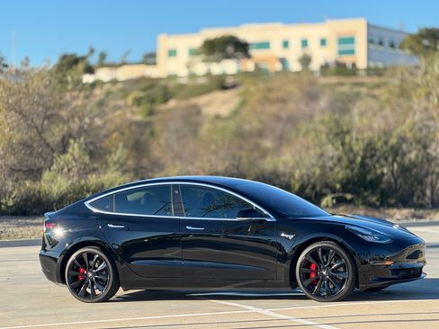Used 2018 Tesla Model 3 Performance image 4