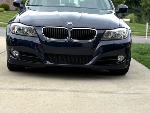 Used 2009 BMW 328i xDrive Sedan AWD/4WD image 2