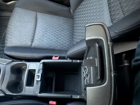 Used 2017 Nissan Rogue S image 22