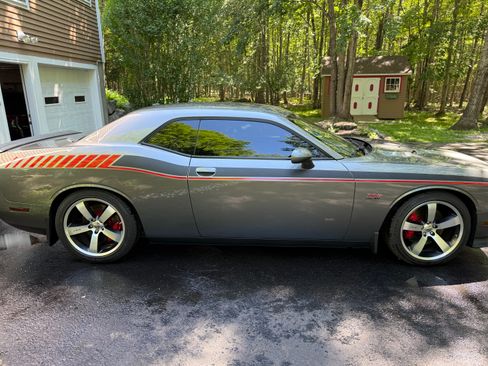 Used 2012 Dodge Challenger SRT8 RWD image 1