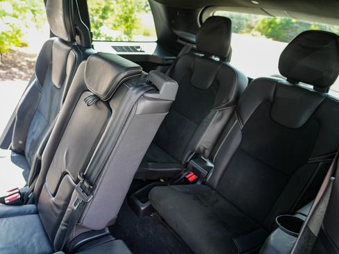 Used 2016 Volvo XC90 T8 R-Design image 16