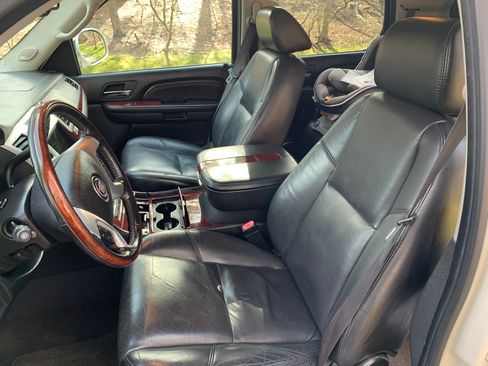Used 2007 Cadillac Escalade 2WD w/ Information Package image 21