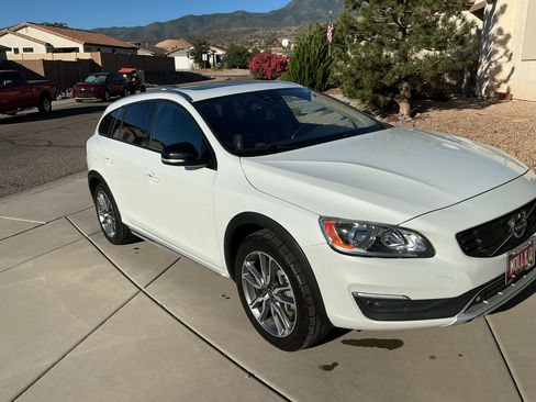 Used 2018 Volvo V60 T5 Cross Country w/ Convenience Package AWD/4WD image 4