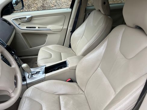 Used 2010 Volvo XC60 T6 image 9