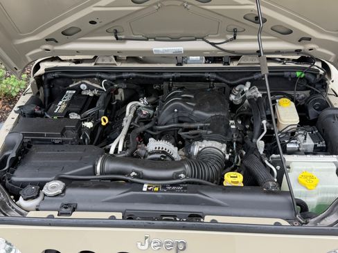 Used 2017 Jeep Wrangler Unlimited Sport w/ Quick Order Package 23S AWD/4WD image 9