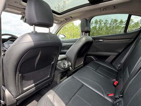 Used 2018 Alfa Romeo Stelvio AWD image 10