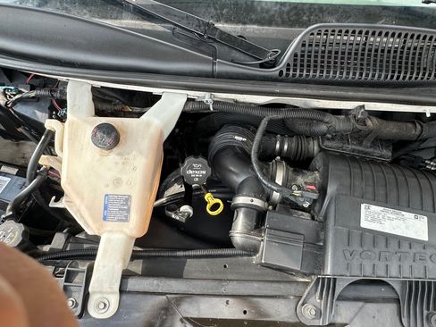 Used 2017 GMC Savana 2500 image 17