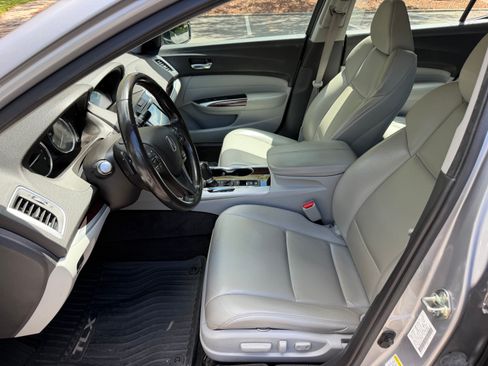 Used 2017 Acura TLX FWD image 18