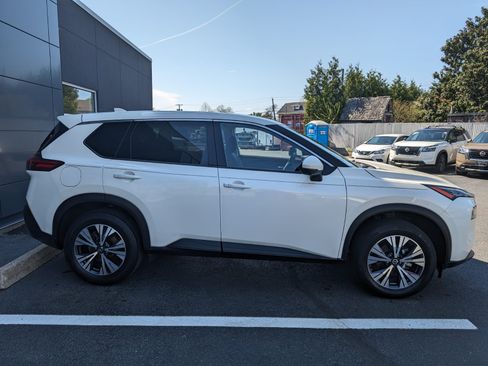 Used 2021 Nissan Rogue SV image 8