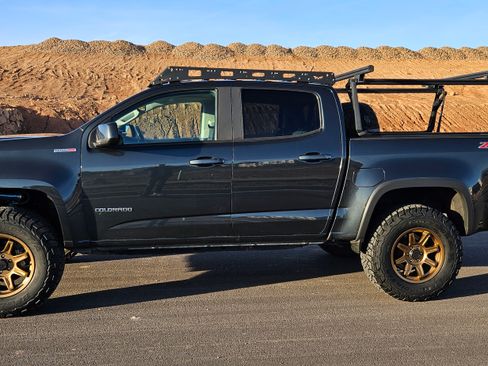 Used 2017 Chevrolet Colorado Z71 AWD/4WD image 6