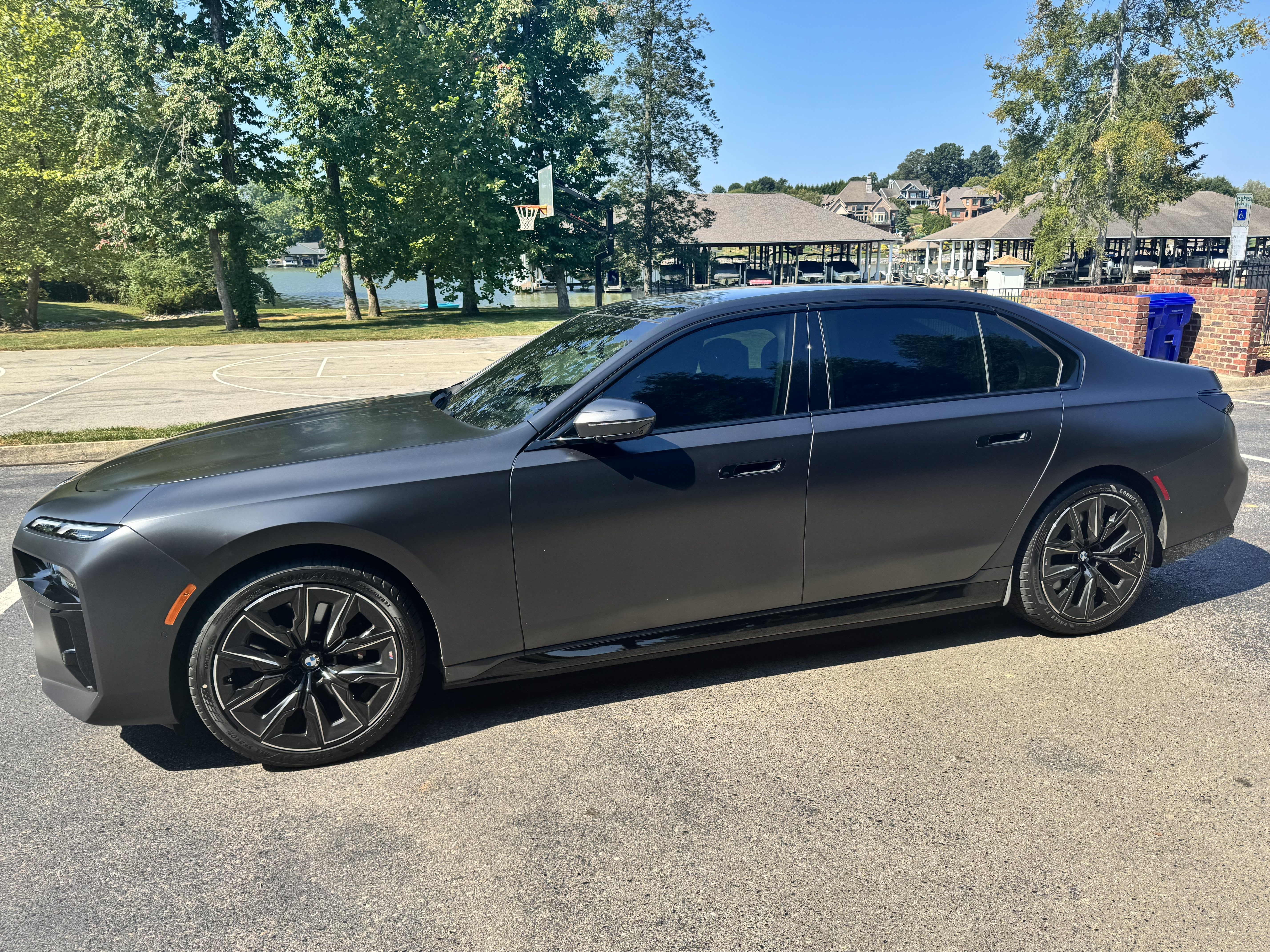 Used 2024 BMW i7 eDrive50 w/ M Sport Package RWD image 2