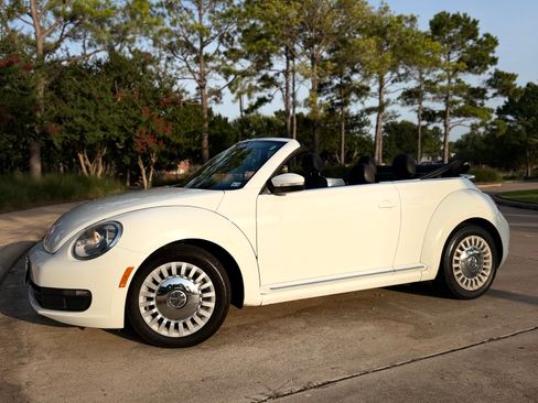 Used 2015 Volkswagen Beetle 1.8T FWD image 32