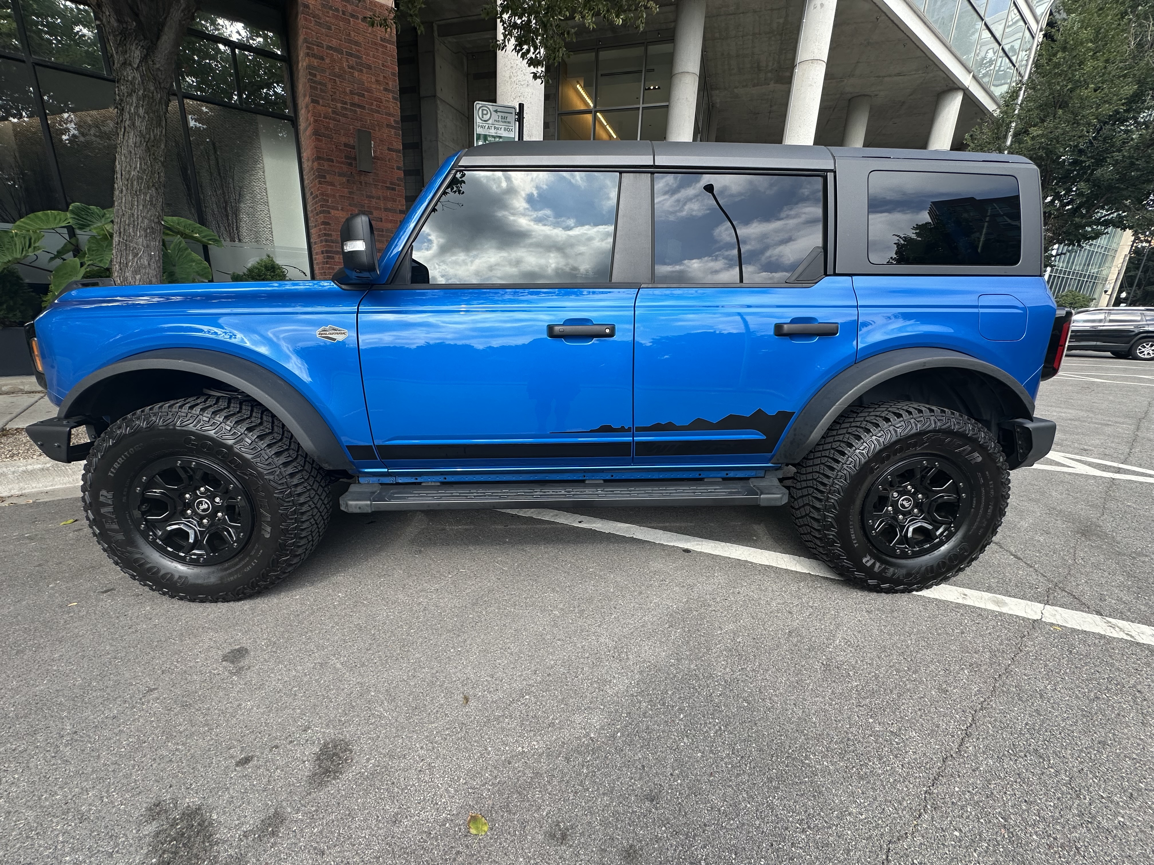 Used 2022 Ford Bronco Wildtrak AWD/4WD image 2