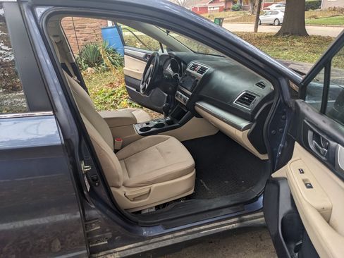 Used 2017 Subaru Outback 2.5i Premium image 6