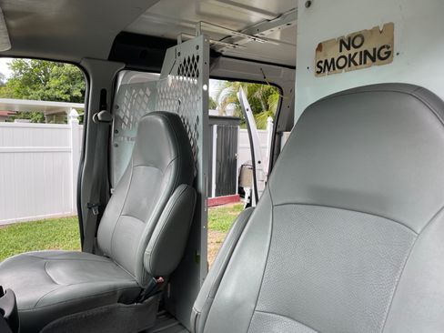 Used 2008 Ford E-350 and Econoline 350 Extended Super Duty RWD image 12