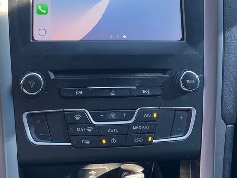 Used 2018 Ford Fusion SE image 15