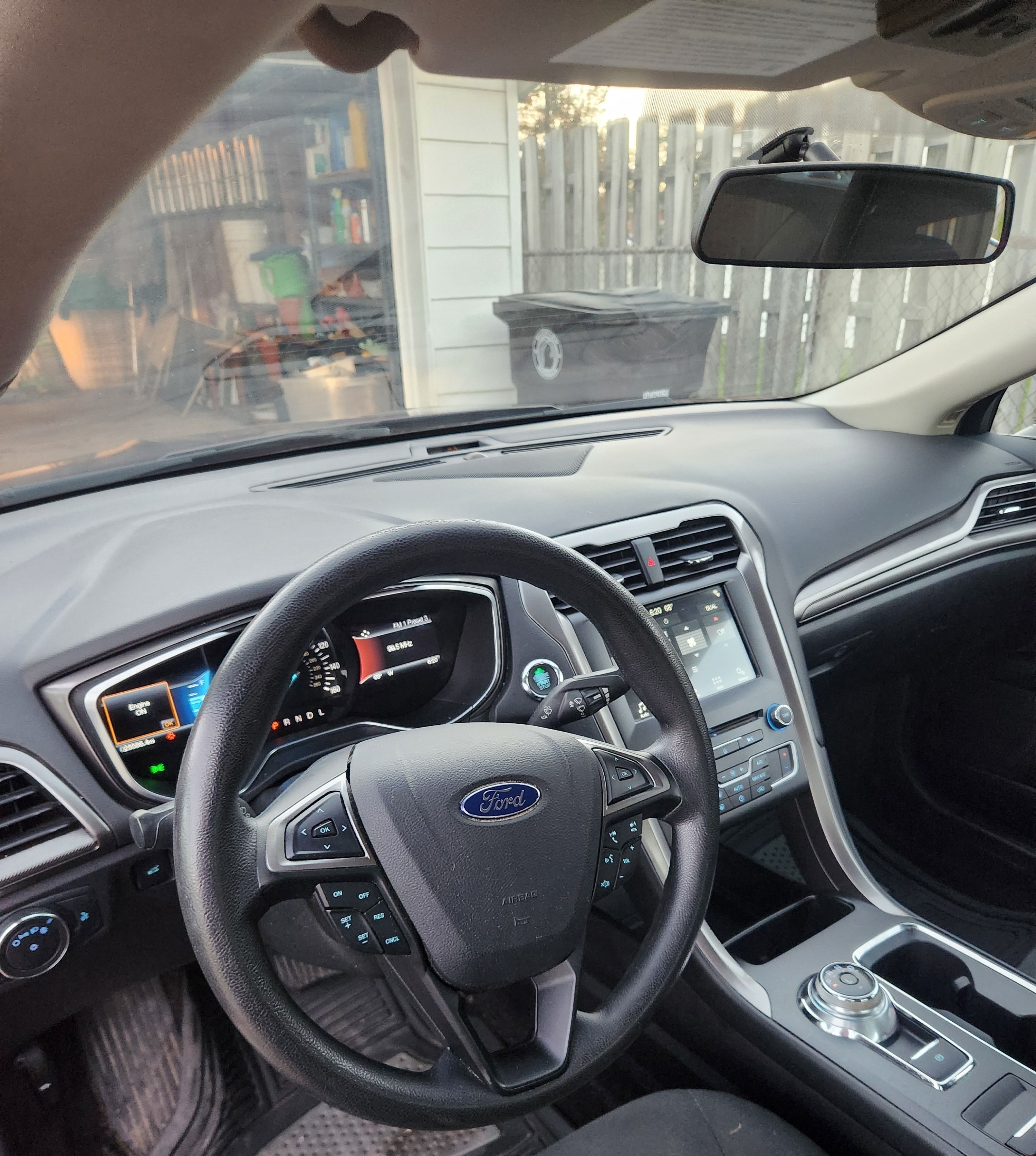 Used 2017 Ford Fusion SE w/ Fusion SE Technology Package FWD image 8