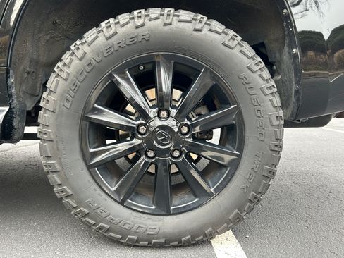 Used 2009 Lexus LX 570 4WD w/ Preferred Accessory Pkg image 16