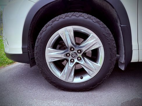 Used 2018 Toyota Highlander Limited AWD/4WD image 9