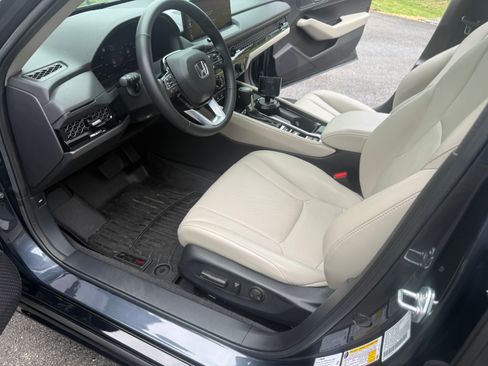 Used 2023 Honda Accord Touring image 25