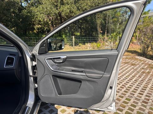 Used 2015 Volvo XC60 T5 Premier w/ Proximity Package image 19