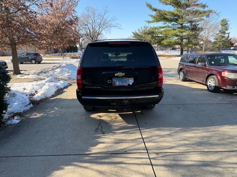Used 2014 Chevrolet Suburban LTZ image 2