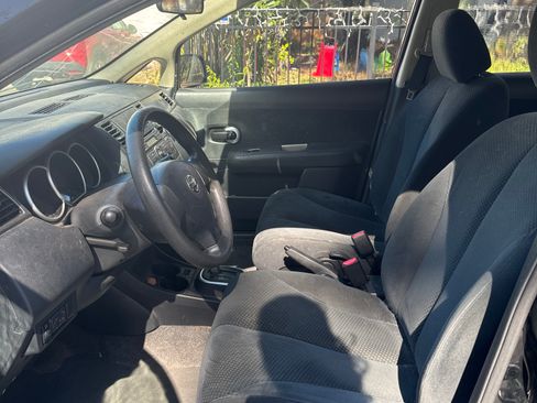 Used 2011 Nissan Versa 1.8 S image 6