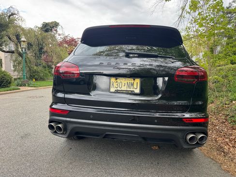 Used 2017 Porsche Cayenne S image 8