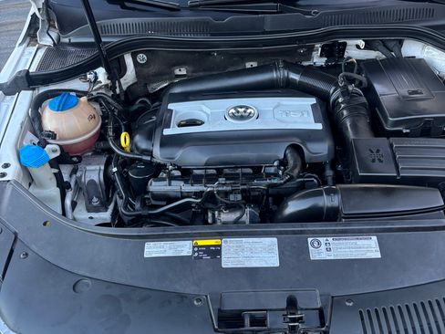 Used 2014 Volkswagen CC R-Line image 15