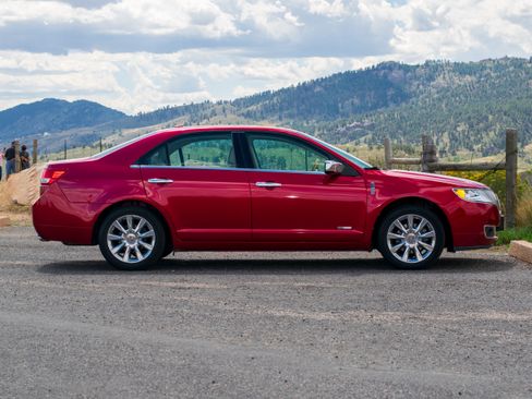 Used 2012 Lincoln MKZ Hybrid FWD image 2