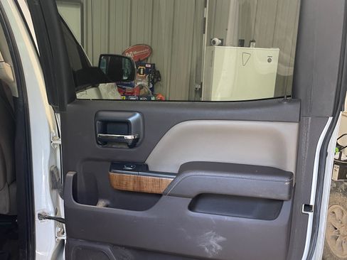 Used 2015 GMC Sierra 2500 SLT w/ Duramax Plus Package AWD/4WD image 2