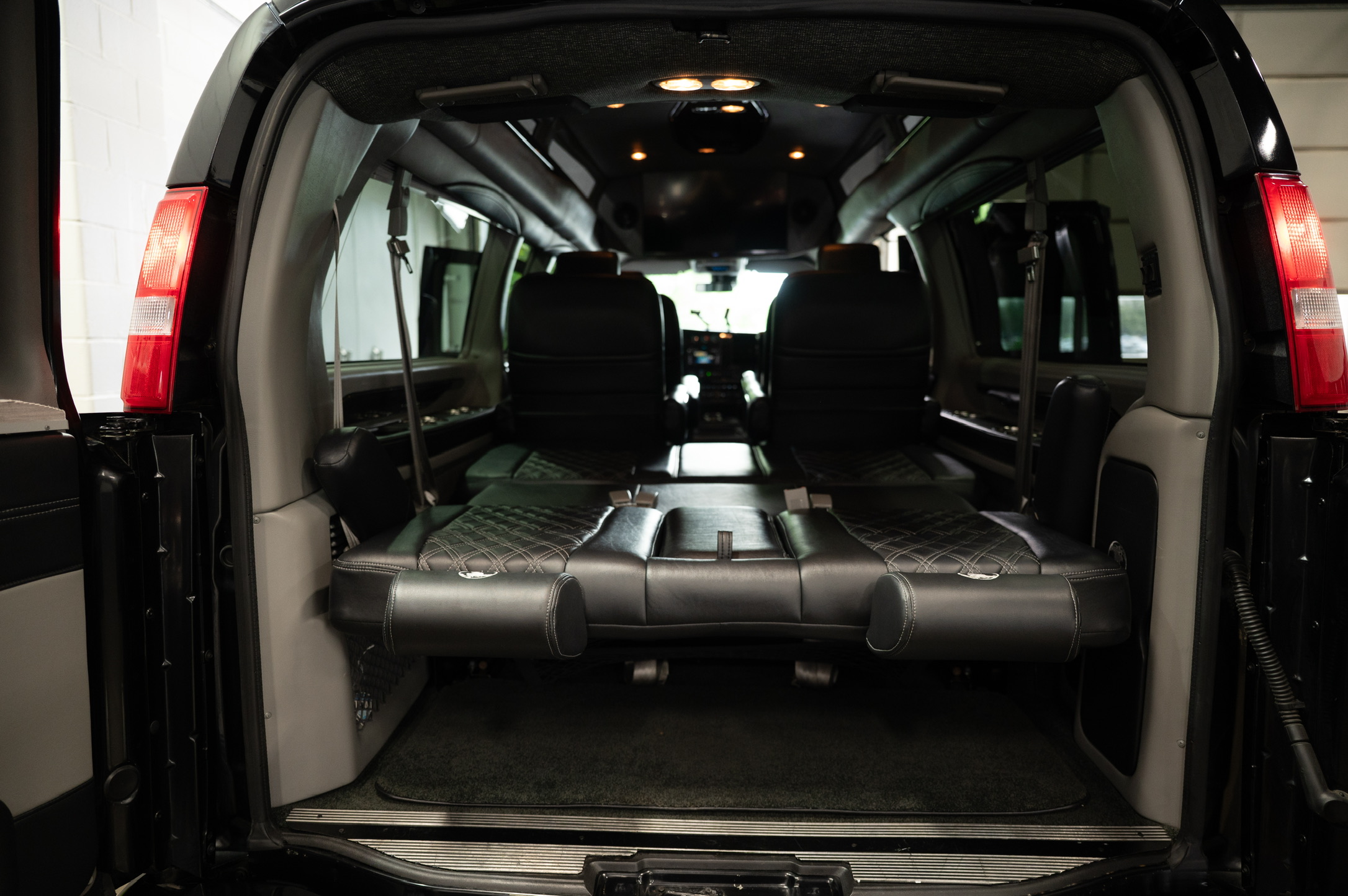 Used 2021 Chevrolet Express 2500 Extended w/ Enhanced Convenience Package RWD image 10
