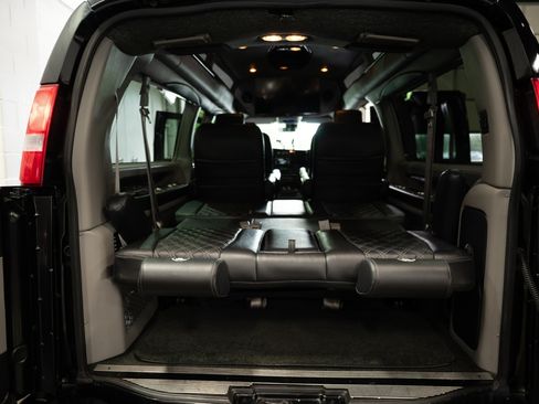Used 2021 Chevrolet Express 2500 Extended w/ Enhanced Convenience Package RWD image 10