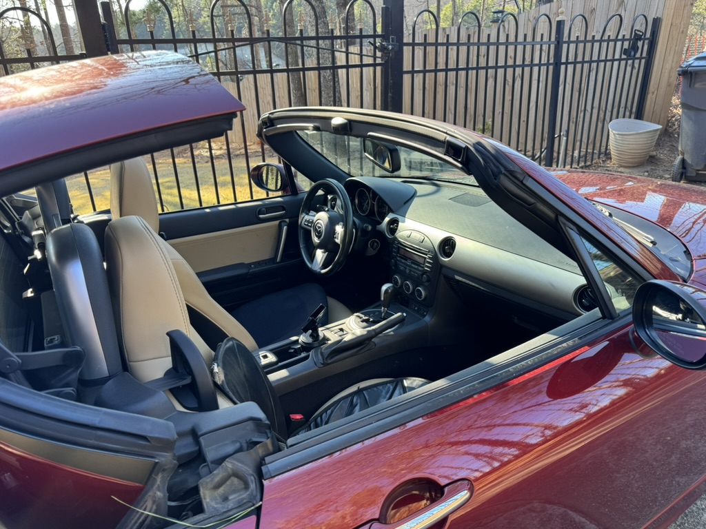 Used 2010 MAZDA MX-5 Miata Grand Touring w/ Premium Pkg RWD image 11