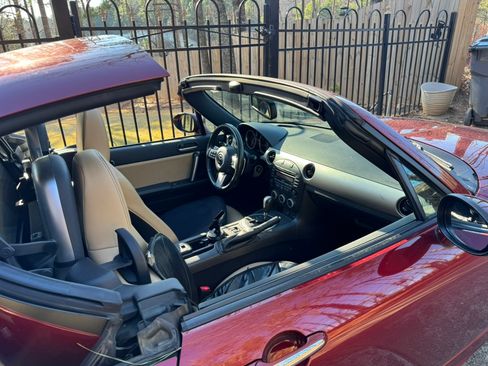 Used 2010 MAZDA MX-5 Miata Grand Touring w/ Premium Pkg image 11