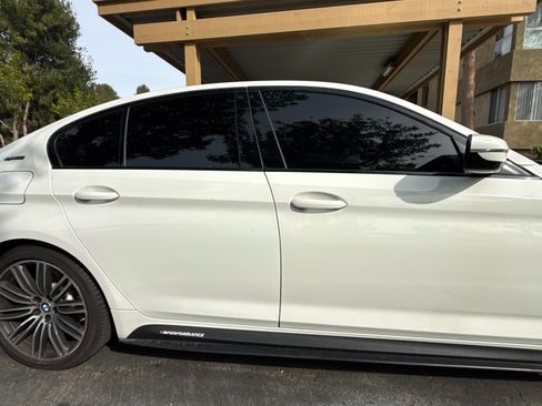 Used 2019 BMW 530e w/ M Sport Package image 6