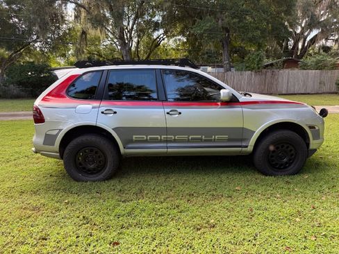 Used 2010 Porsche Cayenne GTS image 6