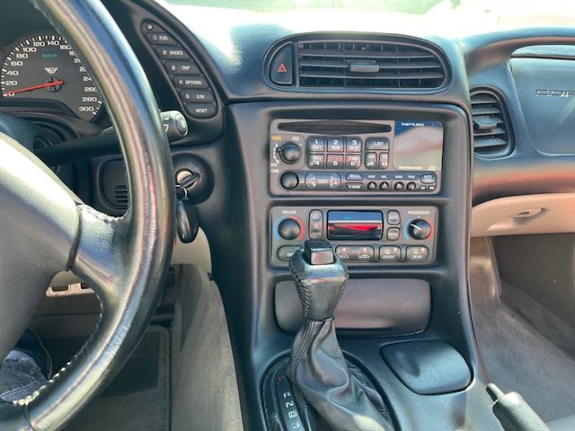 Used 2000 Chevrolet Corvette Convertible RWD image 14