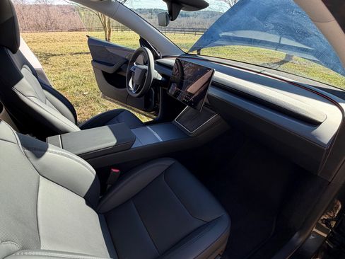 Used 2026 Tesla Model Y Long Range image 18