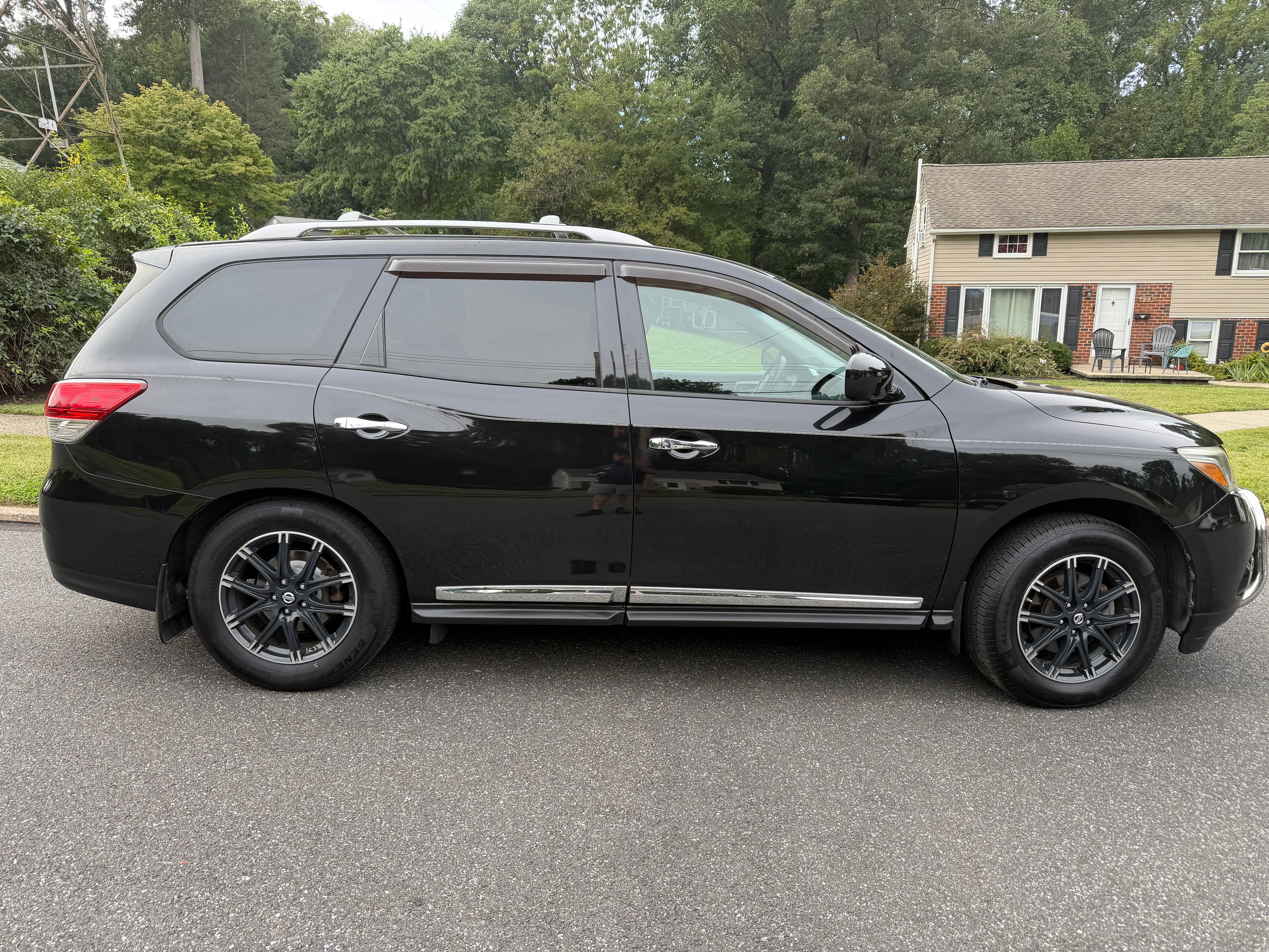 Used 2015 Nissan Pathfinder SL w/ SL Premium Package FWD image 15