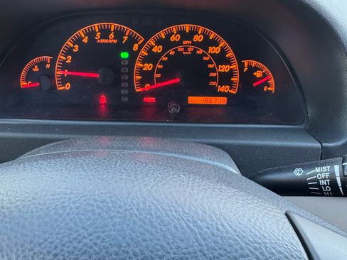 Used 2005 Toyota Camry SE FWD image 2