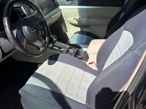 Used 2010 Subaru Outback 2.5i Premium image 28