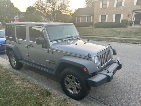 Used 2014 Jeep Wrangler Unlimited Sport w/ Dual Top Group image 4