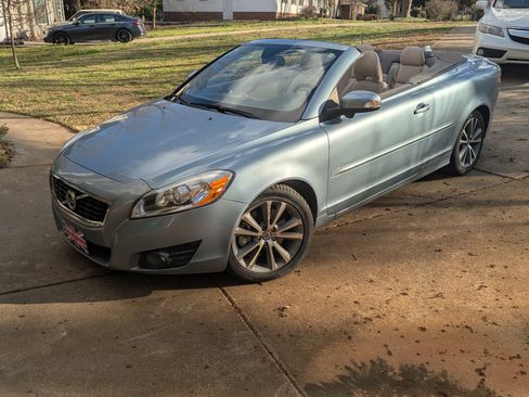 Used 2011 Volvo C70 T5 w/ Multimedia Pkg image 18