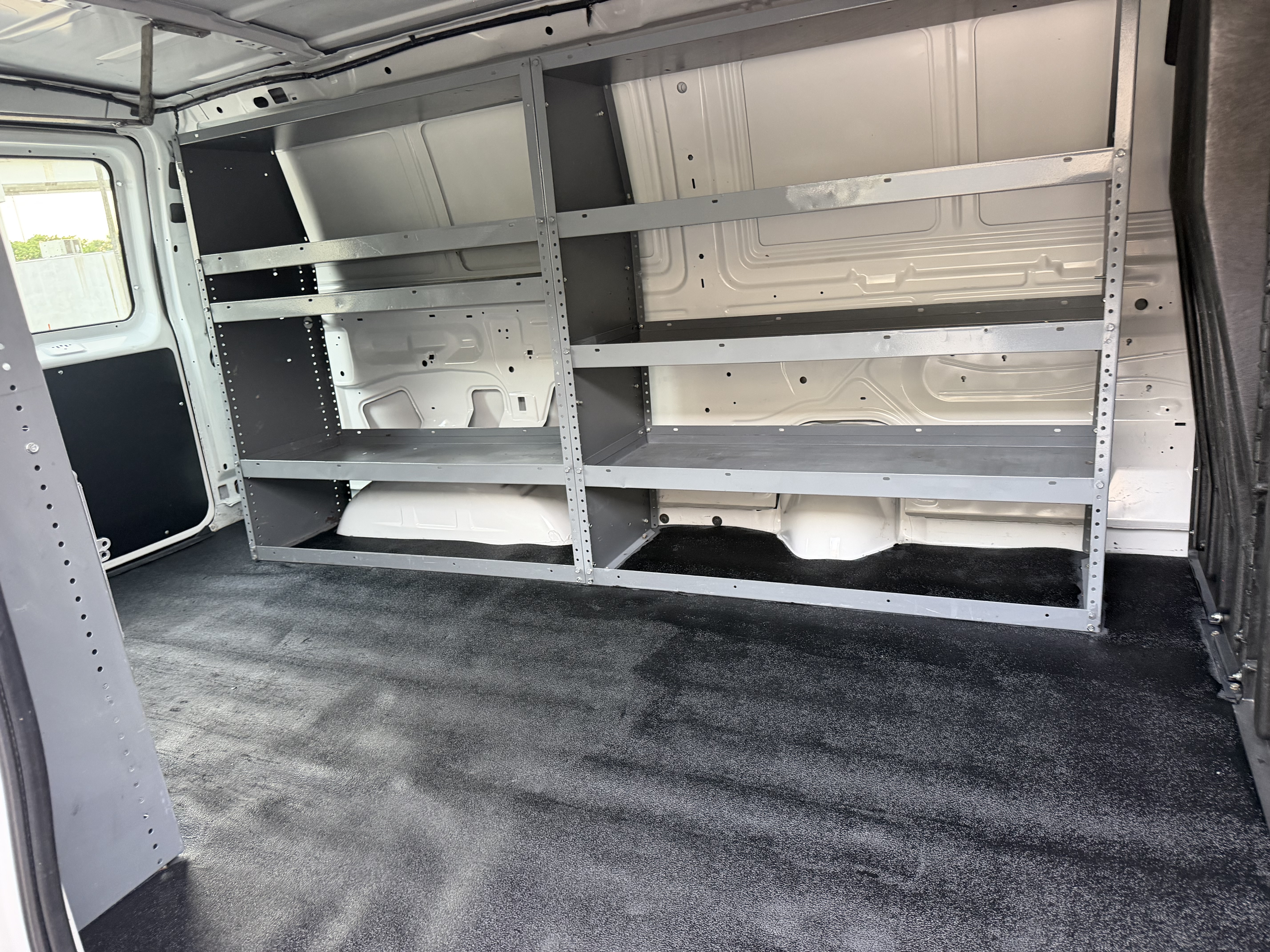 Used 2009 Ford E-350 and Econoline 350 Super Duty RWD image 11